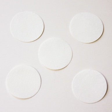 Five circular filters from the BW Honeywell Pump Hydrophobic Filter Replacement XT-RF-H5 pack are arranged on a plain, light surface, showcasing a clean efficiency reminiscent of Honeywell's renowned hydrophobic filter technology.