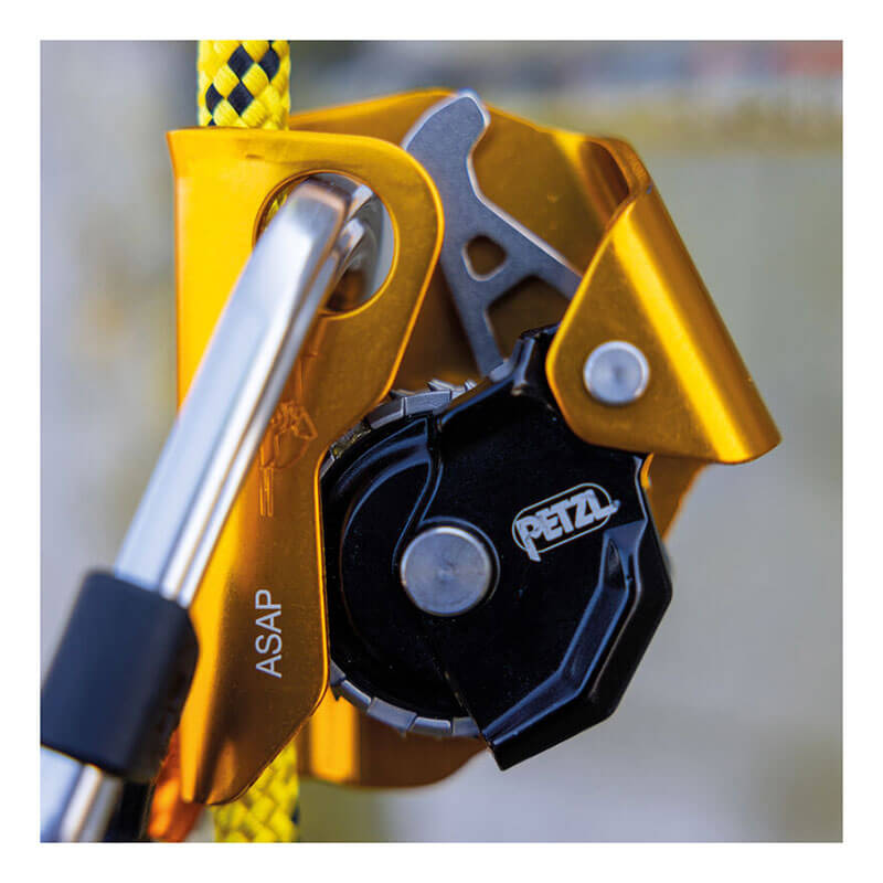 Close-up of a Petzl ASAP Compact Mobile Fall Arrester for Rope B070AB00 attached to a climbing rope with a carabiner, highlighting its safety features and the distinctive Petzl logo.