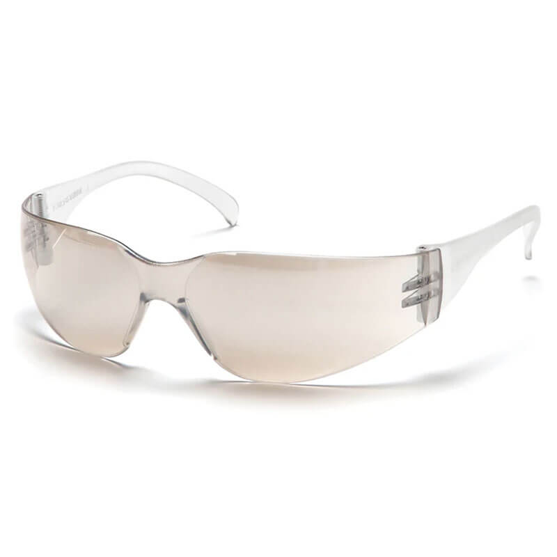 The Pyramex Safety Intruder Anti-fog Safety Glasses, model S41_0ST, are designed with a sleek, wrap-around frame and clear lenses that provide scratch resistance. Featuring slightly curved arms for a secure fit, these glasses deliver dependable impact protection. Available in boxes of 12.