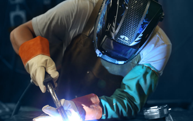 Things to Consider when Selecting an Auto-Darkening Welding Helmet