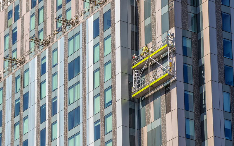 Basic Safety Measures When Working With Suspended Scaffolding