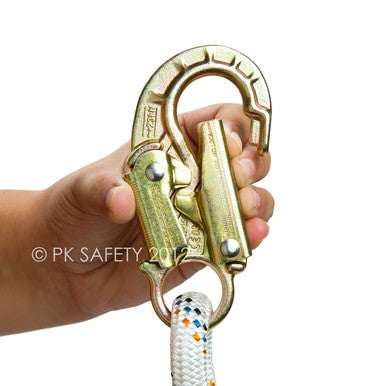 A hand grips the Skylotec Ergogrip Positioning Lanyard L-0499-1.8, featuring an ergonomic safety hook latch. This latch connects to a white rope interwoven with blue and orange specks and includes a locking mechanism for enhanced security and comfort.