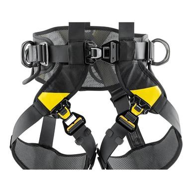 The Petzl Volt International Version Harness C072CA0_, in black and yellow, features FAST LT PLUS buckles and metal rings for secure fastening. This design, perfect for work positioning, includes padded support to ensure comfort during ascent.