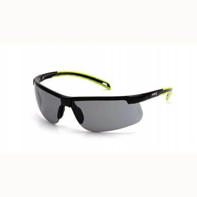 Introducing the Pyramex Safety Ever-Lite H2MAX Anti-Fog Lens Safety Glasses, designed in a sleek black and yellow color scheme perfect for outdoor activities. These glasses feature reflective, anti-fog lenses within a partially rimless frame to enhance both style and functionality, all while providing dependable UV protection. Available in boxes of 12.