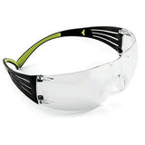 The 3M Securefit Anti-Fog Safety Glasses SF401AF, available in a case of 20, feature a modern design with clear lenses and black and green arms. They include slot patterns for ventilation and flexibility, providing anti-fog and UV protection suitable for use in various environments while ensuring safety and comfort.